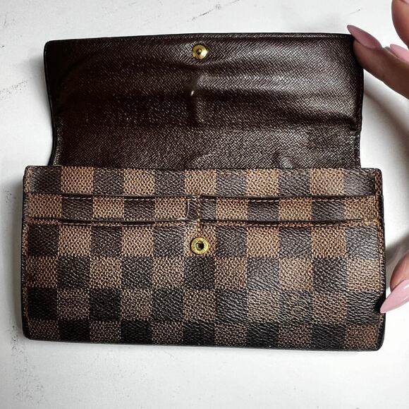 Authentic Louis Vuitton Damier Sarah Wallet - Picture 4 of 10
